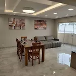 Amplo Apartamento Na Quadra Mar