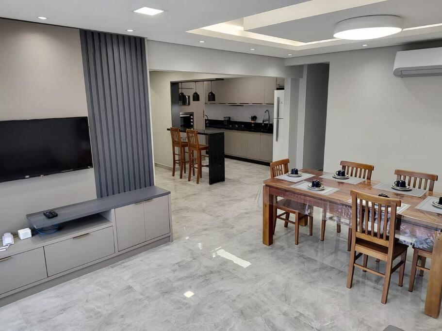 Apartamento Amplo Na Quadra Mar